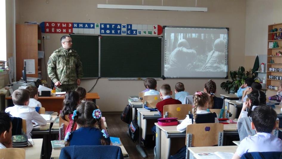 На Чукотке росгвардейцы провели уроки мужества