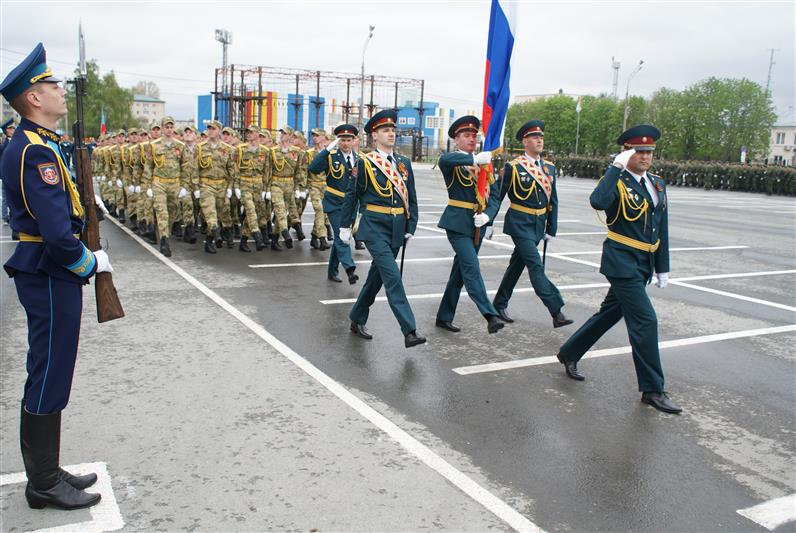 Росгвардейцы прошли торжественным маршем на параде Победы в Самаре и Тольятти 