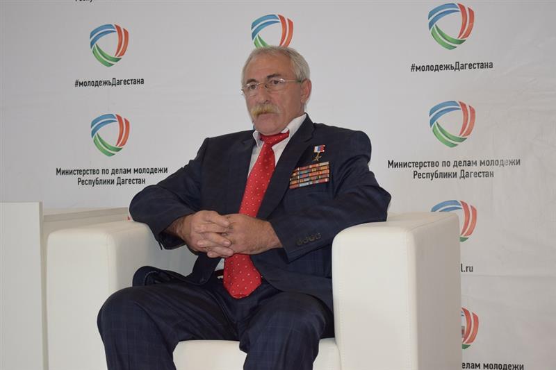 Росгвардия организовала встречу Героя России Загида Загидова с дагестанской молодежью 
