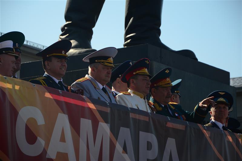 Росгвардейцы прошли торжественным маршем на параде Победы в Самаре и Тольятти 