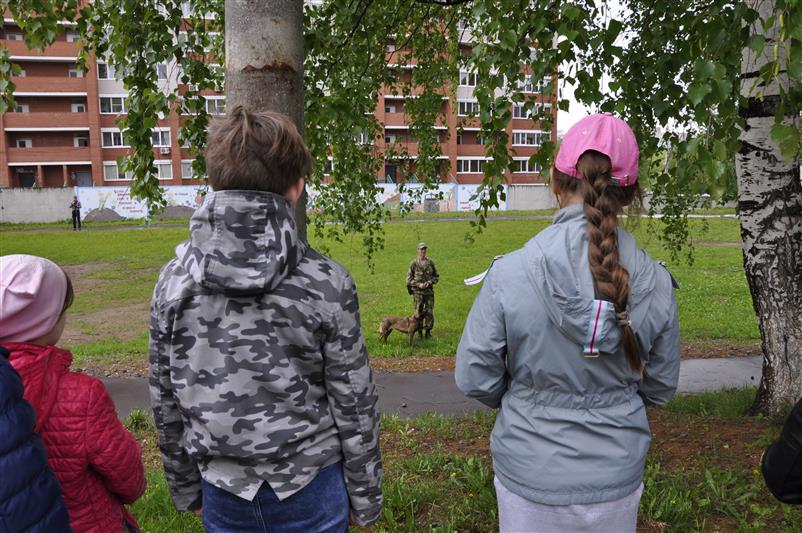 Росгвардейцы и ветераны-пограничники навестили воспитанников социального учреждения для несовершеннолетних