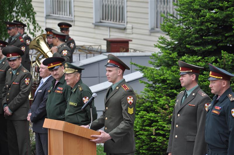Выпускники Новосибирского военного института Росгвардии высадили ели в память о курсантских годах
