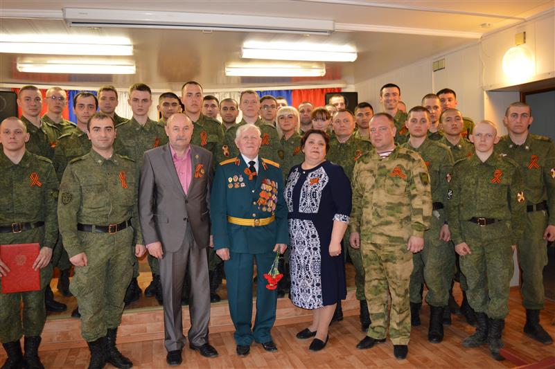 Тюменские росгвардейцы провели патриотические акции и встретились с ветеранами Великой Отечественной войны