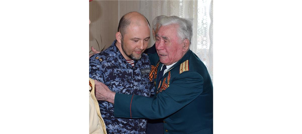 В Татарстане росгвардейцы поздравили участников Великой Отечественной войны – ветеранов вневедомственной охраны с Днем Победы