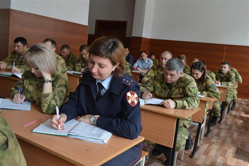 Сотрудники и военнослужащие орловского областного управления Росгвардии проверили свою грамотность в День славянской письменности