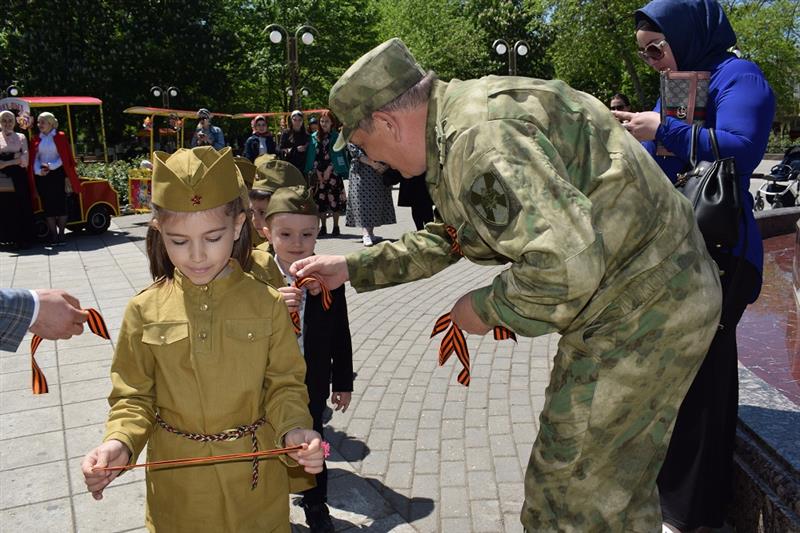 Росгвардейцы Дагестана участвуют во всероссийской акции «Георгиевская лента»
