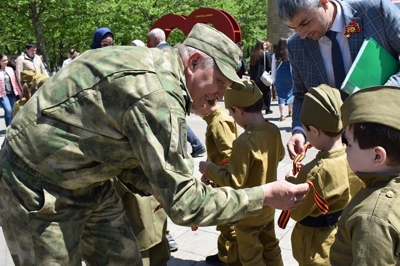 Росгвардейцы Дагестана участвуют во всероссийской акции «Георгиевская лента»