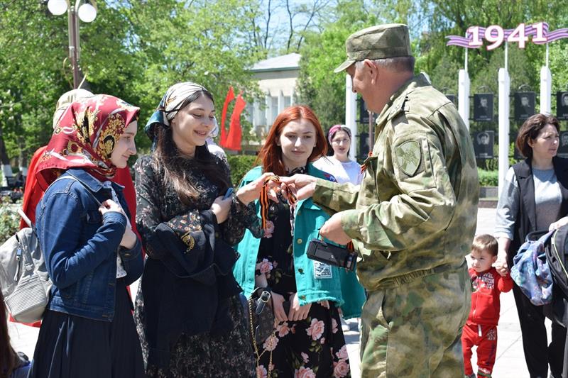 Росгвардейцы Дагестана участвуют во всероссийской акции «Георгиевская лента»