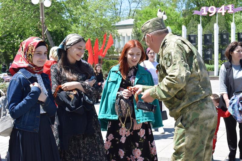 Росгвардейцы Дагестана участвуют во всероссийской акции «Георгиевская лента»