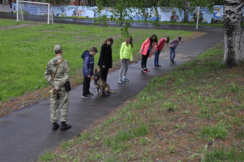 Росгвардейцы и ветераны-пограничники навестили воспитанников социального учреждения для несовершеннолетних
