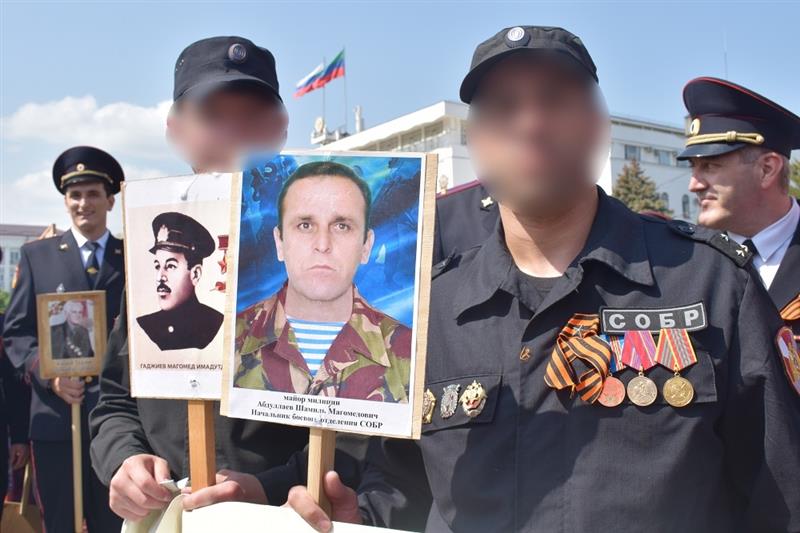 Более 200 росгвардейцев приняли участие в патриотической акции «Бессмертный полк» в Дагестане