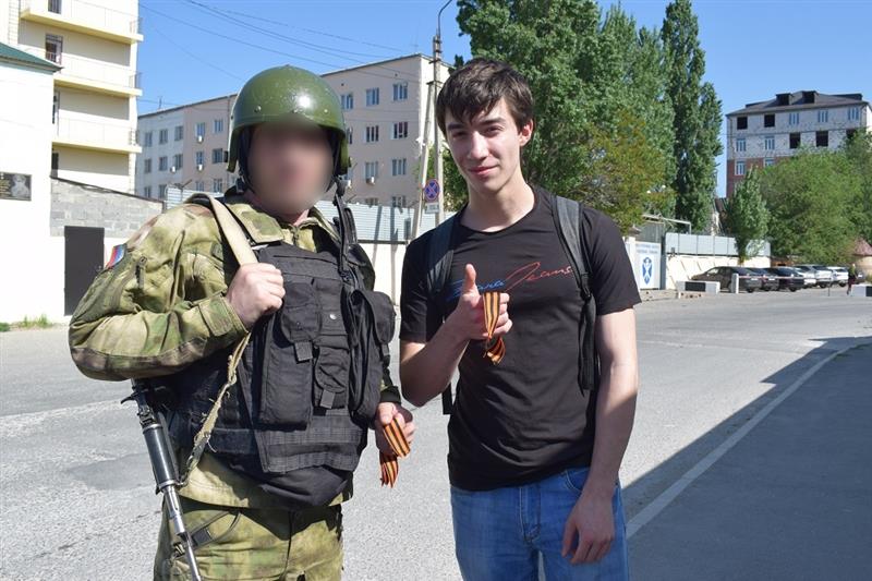 Росгвардейцы Дагестана участвуют во всероссийской акции «Георгиевская лента»