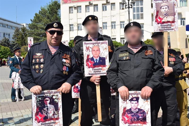 Более 200 росгвардейцев приняли участие в патриотической акции «Бессмертный полк» в Дагестане