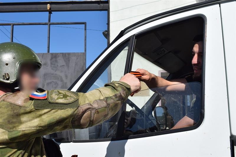 Росгвардейцы Дагестана участвуют во всероссийской акции «Георгиевская лента»