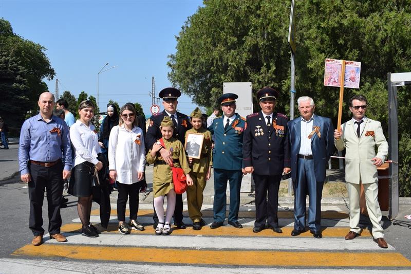 Более 200 росгвардейцев приняли участие в патриотической акции «Бессмертный полк» в Дагестане