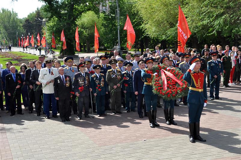 Военнослужащие и сотрудники Росгвардии в Волгограде приняли участие в торжественной церемонии, посвященной памяти павших защитников Отечества