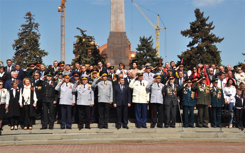 Военнослужащие и сотрудники Росгвардии в Волгограде приняли участие в торжественной церемонии, посвященной памяти павших защитников Отечества