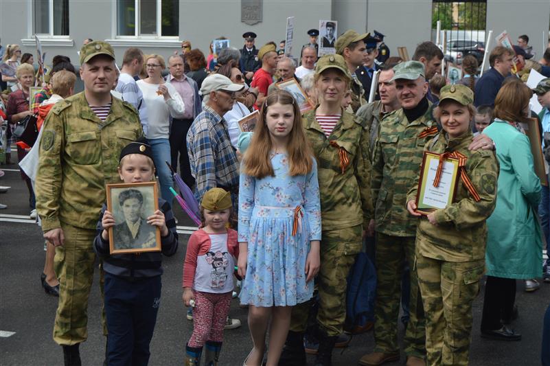 Более 3 тысяч военнослужащих, сотрудников Центрального округа Росгвардии, членов их семей приняли участие в шествиях «Бессмертного полка» 