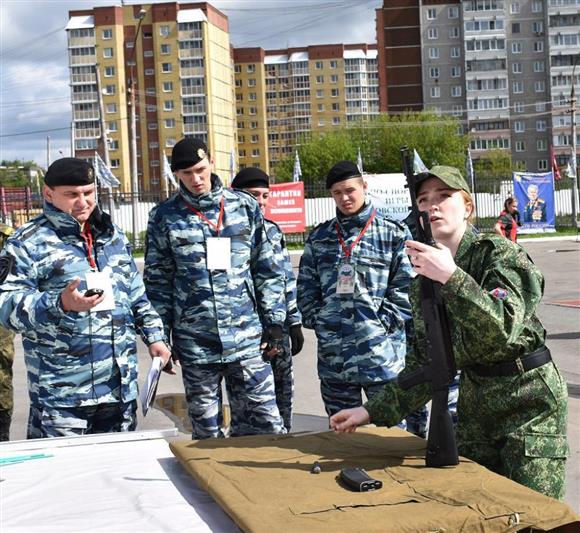 Бойцы транспортного ОМОН приняли участие в проведении военно-спортивной игры для студентов Свердловской области