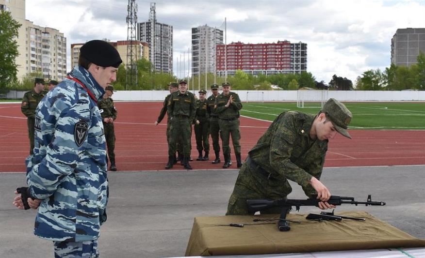 Бойцы транспортного ОМОН приняли участие в проведении военно-спортивной игры для студентов Свердловской области