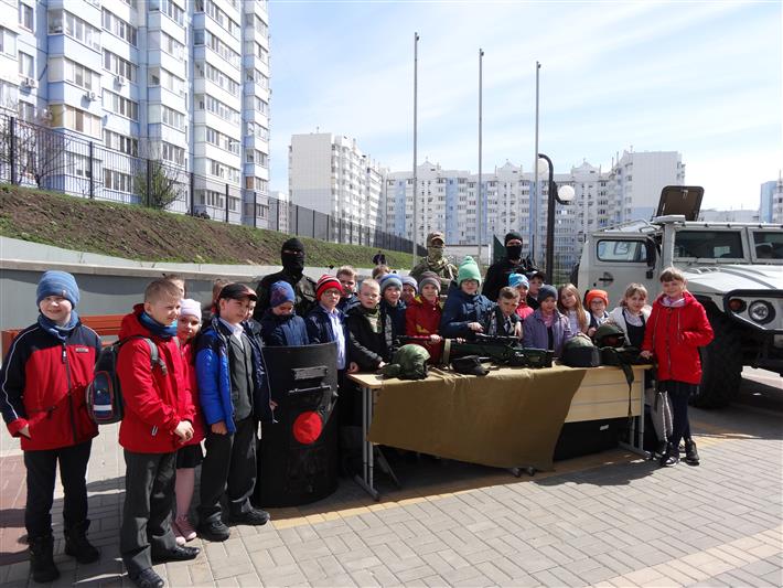 В Белгороде росгвардейцы провели для школьников патриотическую акцию «Я помню, я горжусь»