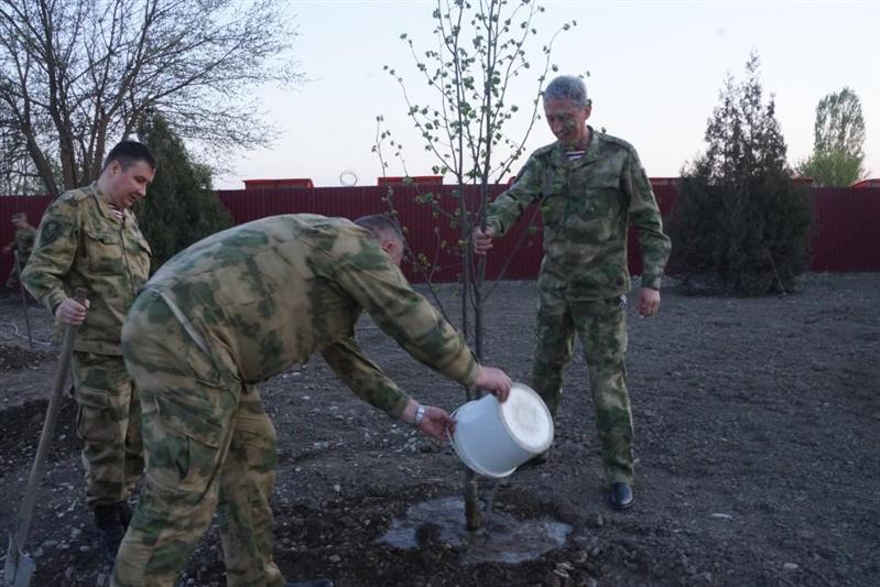 Военнослужащие Объединенной группировки войск (сил) на Северном Кавказе подключились к акции «Аллея Росгвардии»
