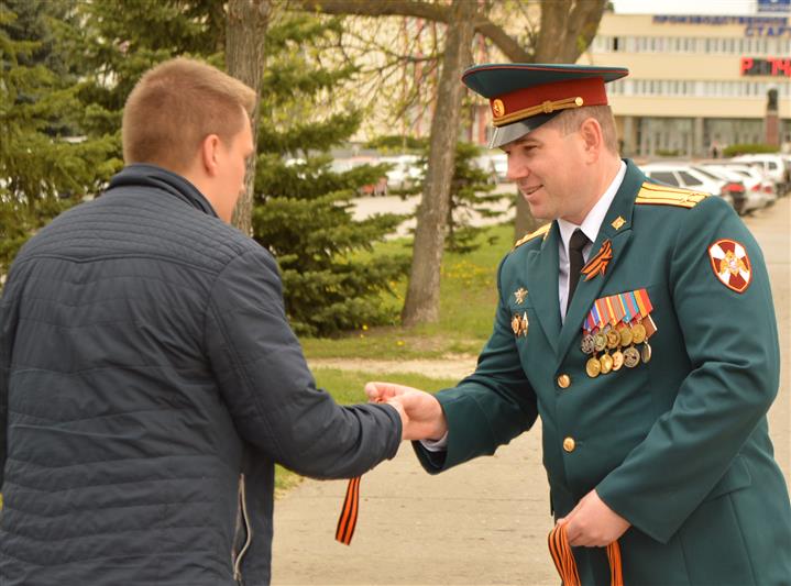 Военнослужащие Росгвардии из Заречного внесли свою лепту в акцию «Георгиевская лента» (видео)