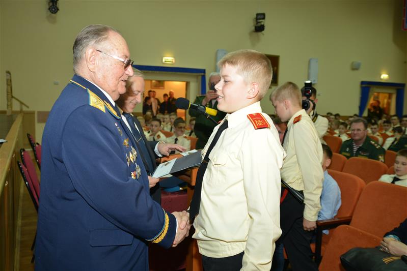 Кадетам МПКУ им. М.А. Шолохова вручены именные стипендии от Клуба военачальников Российской Федерации