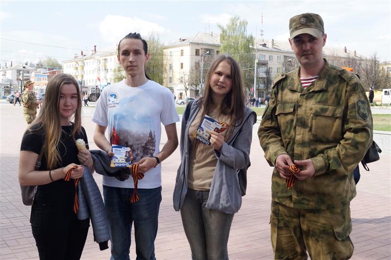 Всероссийскую акцию по раздаче георгиевских ленточек в Марий Эл поддержали сотрудники Росгвардии 