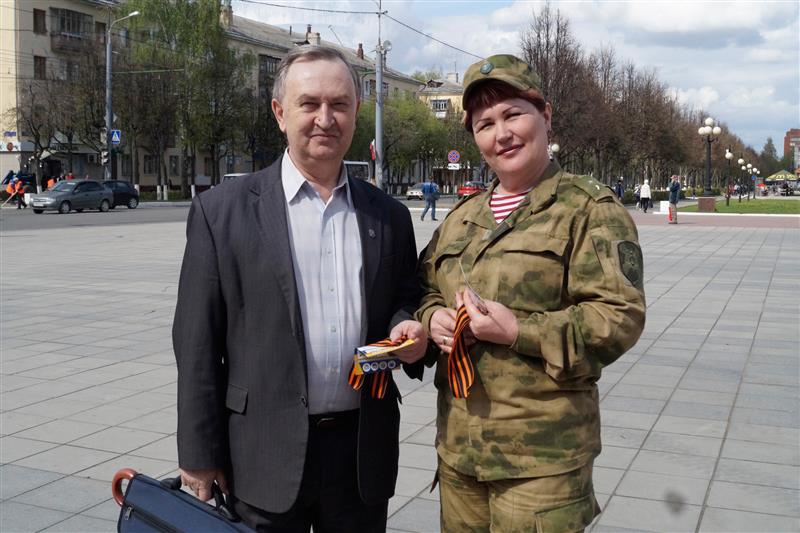 Всероссийскую акцию по раздаче георгиевских ленточек в Марий Эл поддержали сотрудники Росгвардии 