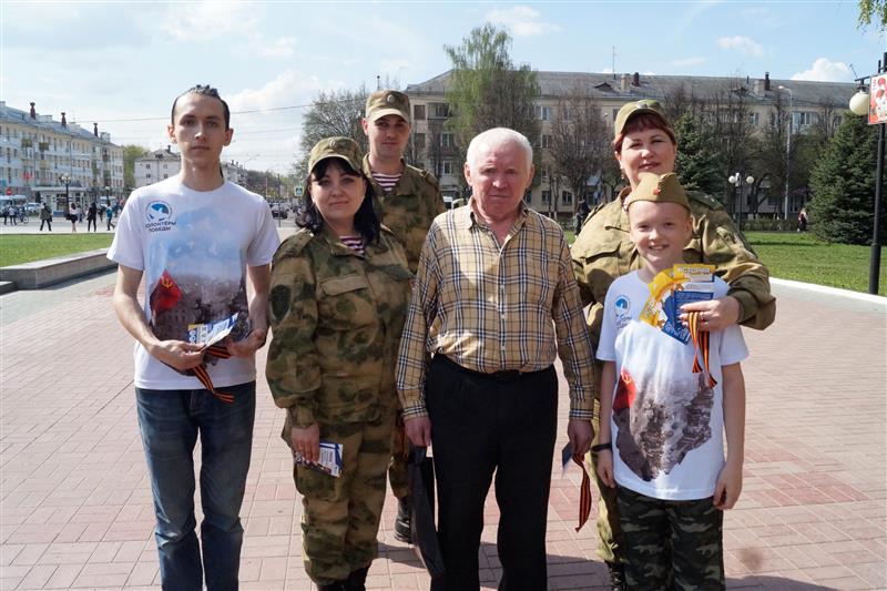 Всероссийскую акцию по раздаче георгиевских ленточек в Марий Эл поддержали сотрудники Росгвардии 