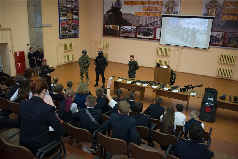Воронежские росгвардейцы провели патриотическое мероприятие для  школьников  