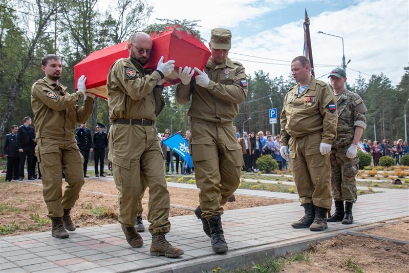 Боец московского ОМОН на транспорте организовал захоронение 125 красноармейцев, погибших в годы Великой Отечественной войны