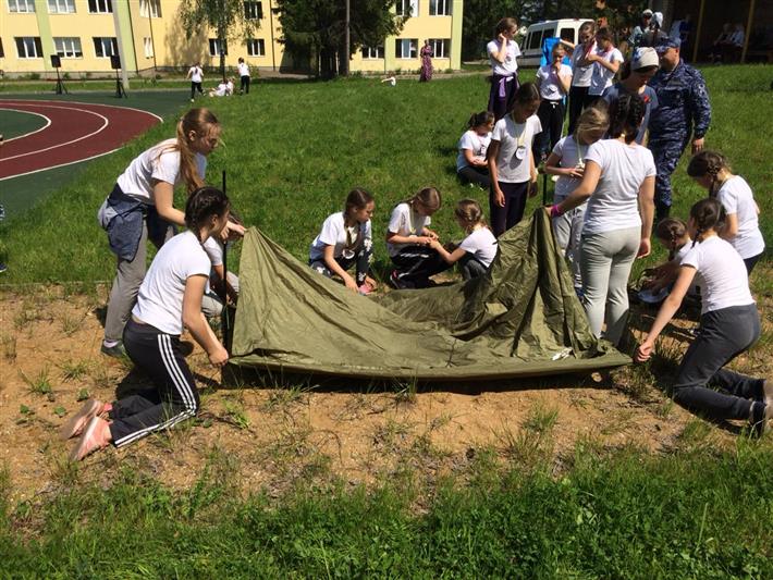 Сотрудники вневедомственной охраны провели «Зарницу» для воспитанниц Александровской женской гимназии