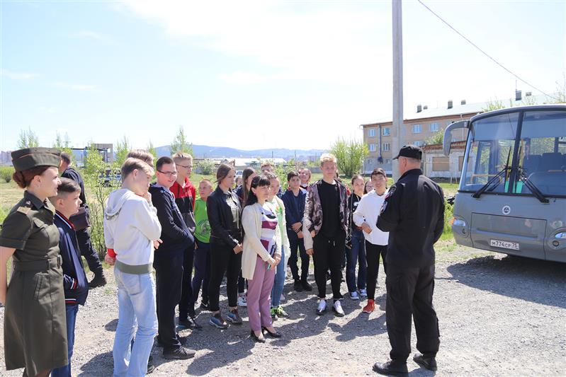 Читинские школьники побывали в гостях у ОМОН «Коршун»