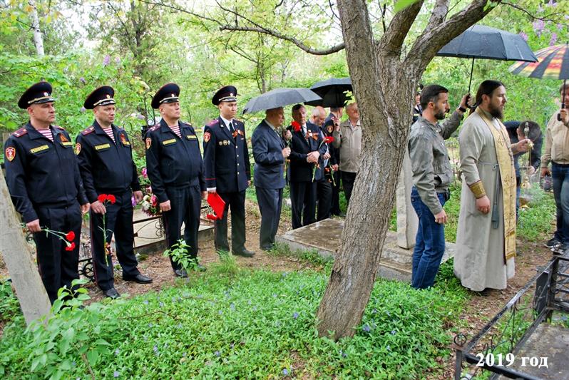 Росгвардейцы восстановили захоронение летчика-фронтовика, ставшего в послевоенные годы первым начальником вневедомственной охраны Крыма (фото, видео)