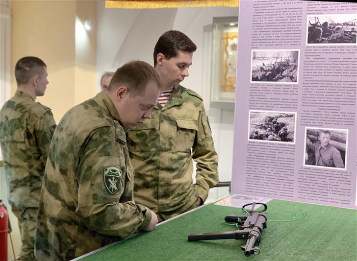 В Рязани военнослужащие Росгвардии посетили музей истории ВДВ