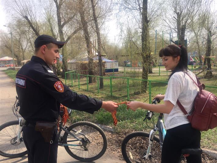 Омские росгвардейцы поддержали всероссийскую акцию «Георгиевская лента»