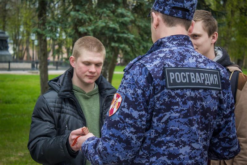 Акцию «Георгиевская лента» поддержали новгородские росгвардейцы 
