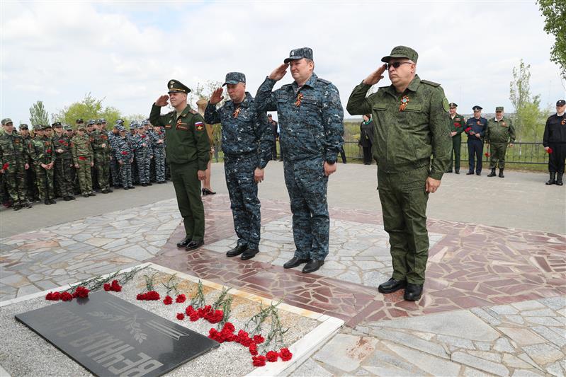В Волгограде представители Росгвардии встретились с участниками «Вахты Памяти»