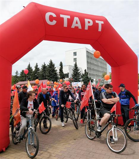 В Ставрополе военнослужащие и сотрудники Росгвардии приняли участие в ежегодном Веломарше Победы