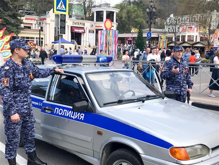 В Кисловодске сотрудники вневедомственной охраны Росгвардии обеспечивают безопасность Фестиваля художественных промыслов «Ладья 2019»
