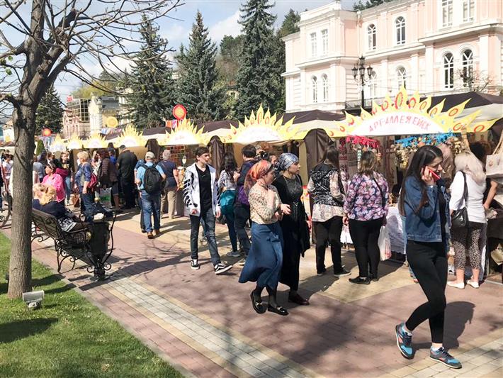 В Кисловодске сотрудники вневедомственной охраны Росгвардии обеспечивают безопасность Фестиваля художественных промыслов «Ладья 2019»