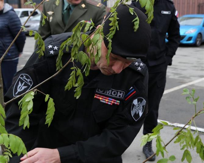 У здания Управления Росгвардии по Челябинской области появилась Аллея героев