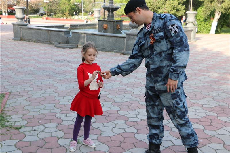 Крымское управление Росгвардии в преддверии Дня Победы подключилось к акции «Георгиевская лента»