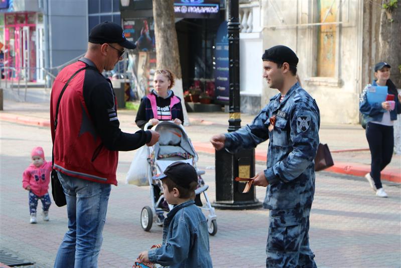 Крымское управление Росгвардии в преддверии Дня Победы подключилось к акции «Георгиевская лента»