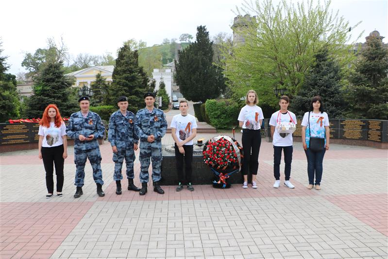Крымское управление Росгвардии в преддверии Дня Победы подключилось к акции «Георгиевская лента»
