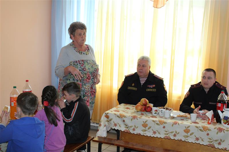 Псковские росгвардейцы посетили Центр помощи детям, оставшимся без попечения родителей