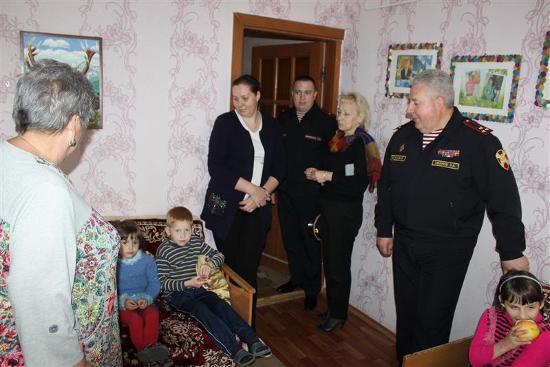 Псковские росгвардейцы посетили Центр помощи детям, оставшимся без попечения родителей
