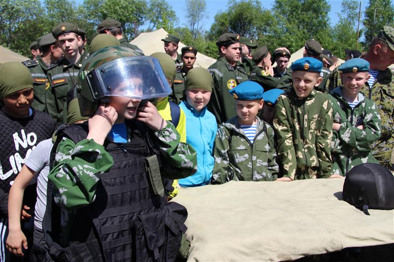 Юные куряне побывали в полевом лагере ОМОН Росгвардии